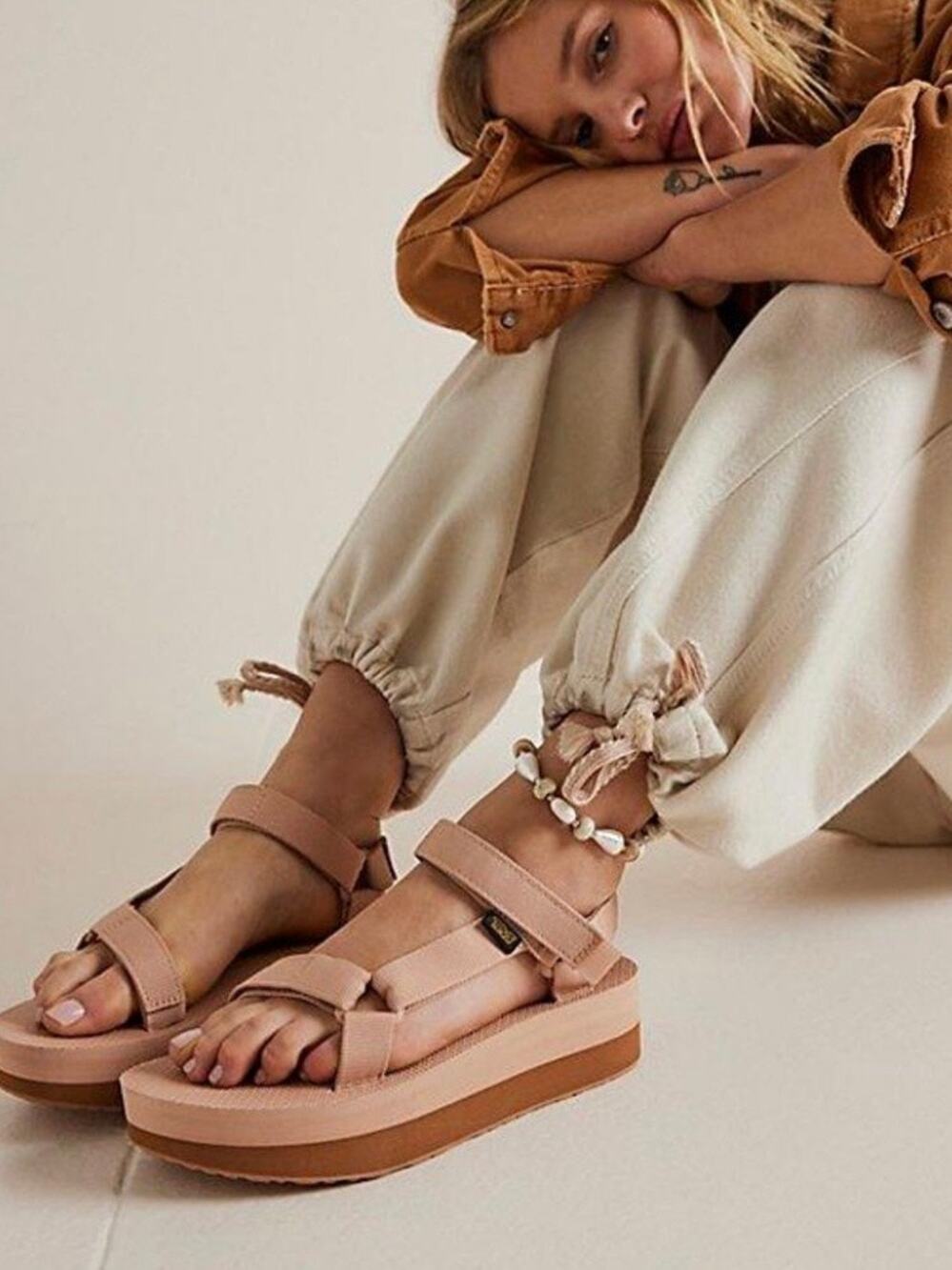 Teva Women's Flatform Universal Sandal Maple Sugar/Lion Pink Nude 10